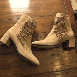 Suede beige ankle boots with fringe 37 1/2